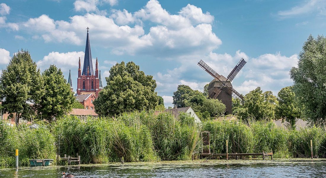 Im Februar 1992 war die heutige Promenade noch eine Fläche ohne Aufenthaltsqualität.