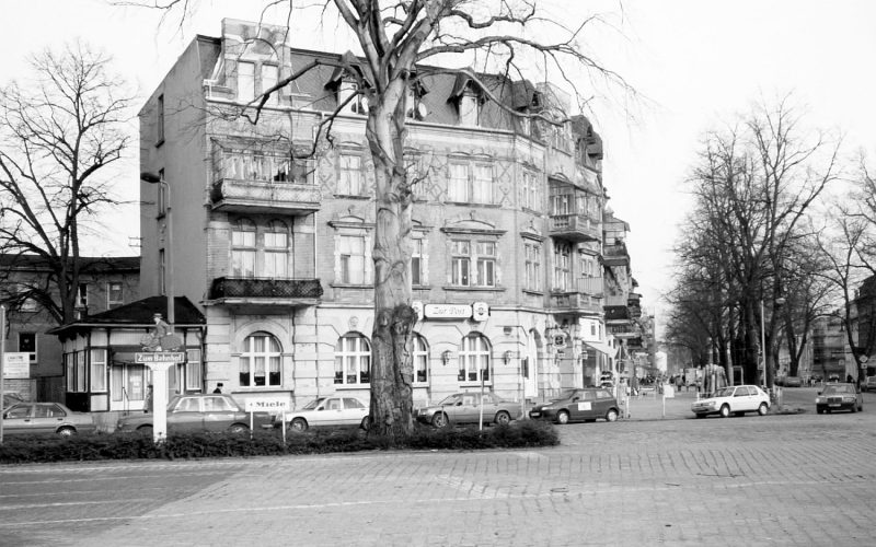 Das markante Eckgebäude wurde Ende des 19 Jh. erbaut.