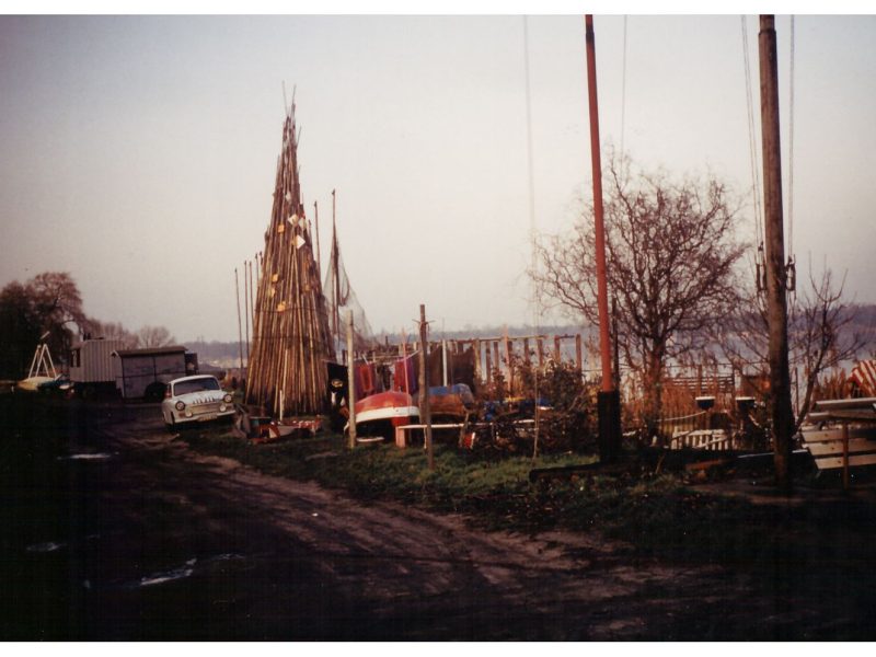 Das Handwerkszeug der Fischer ist am Havelufer allgegenwärtig.